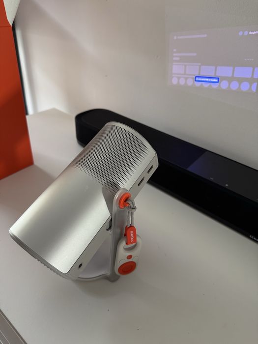 Projetor portatil xgimi mogo4 com pes