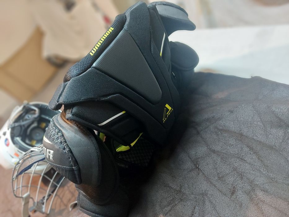 Naramiennik  hokejowy Warrior Alpha .rozm. L.