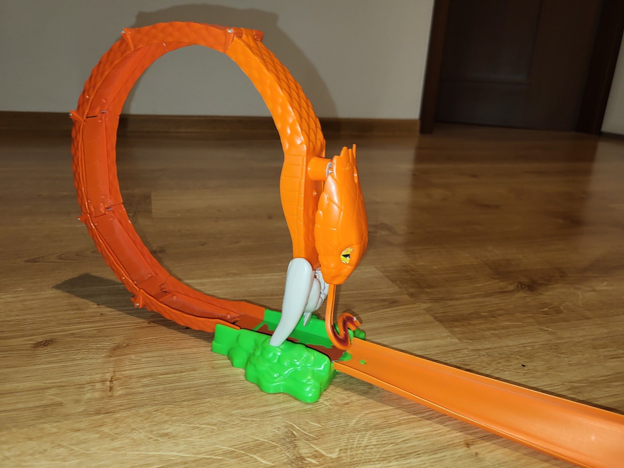 Tor hot wheels cobra coil + autko