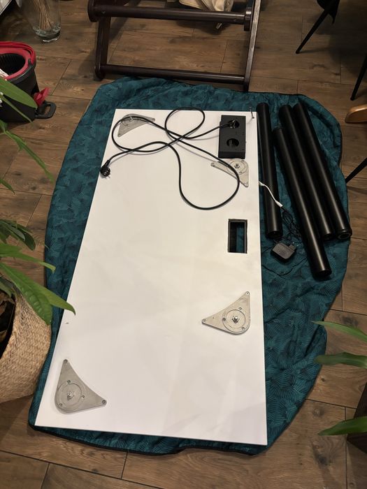 Biurko gamingowe z białym blatem