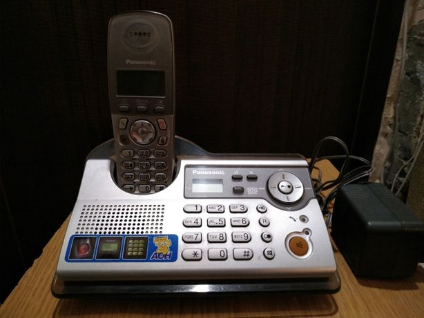 Цифровой беспроводной телефон с автоответчиком Panasonic KX-TCD246U