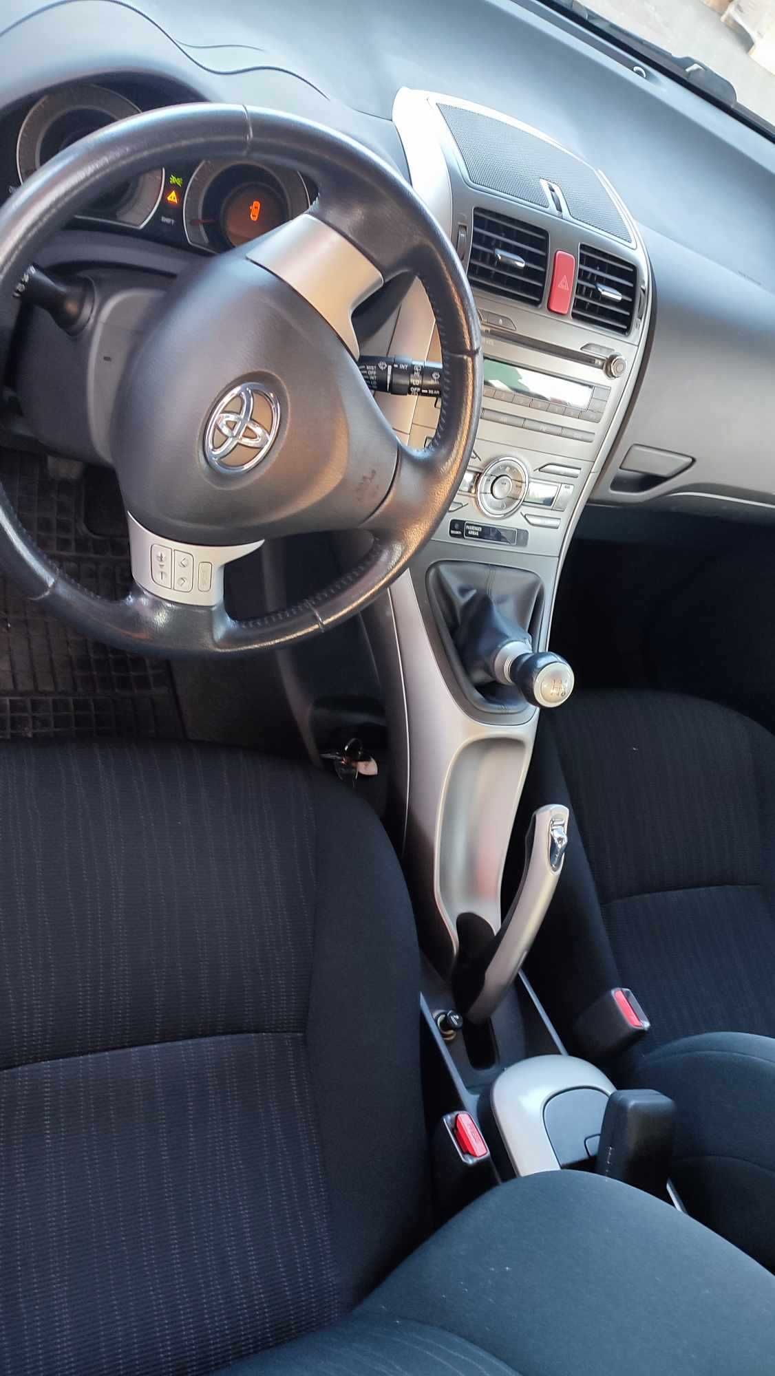 Toyota Auris  1,4 benzyna