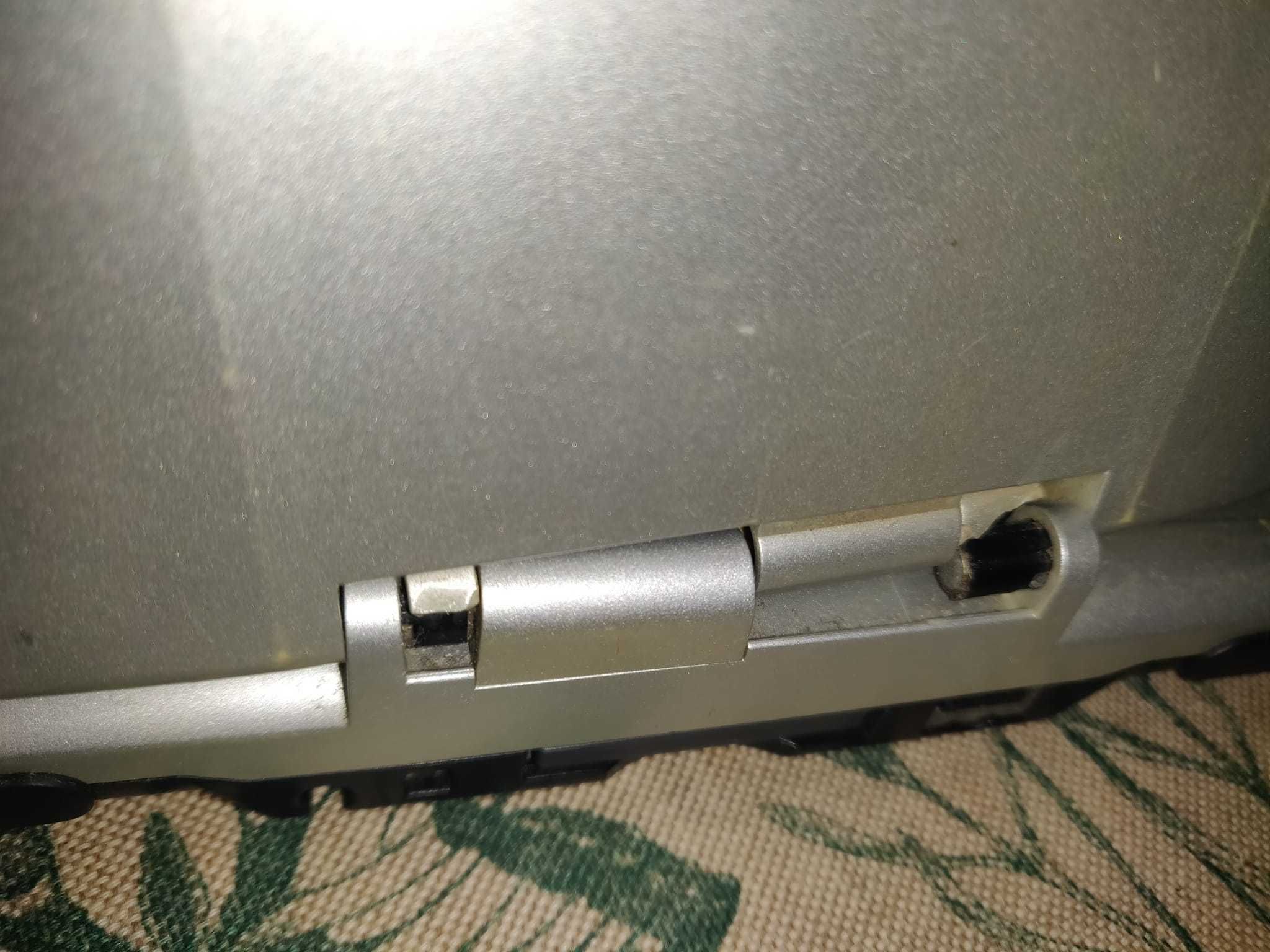 Nintendo DS original com dobra danificada