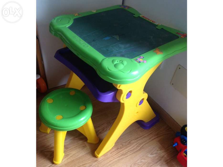 mesa / secretária de criança