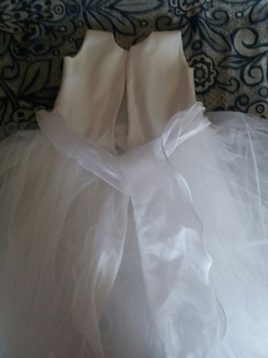 Праздничное.нарядное.Платье для девочки очень красивое