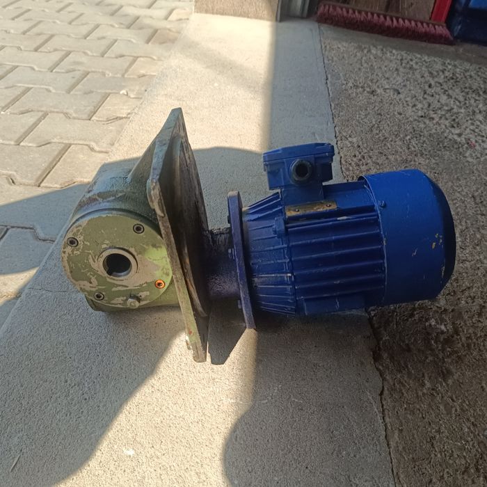 Motoreduktor przekładnia kątowa ślimakowa