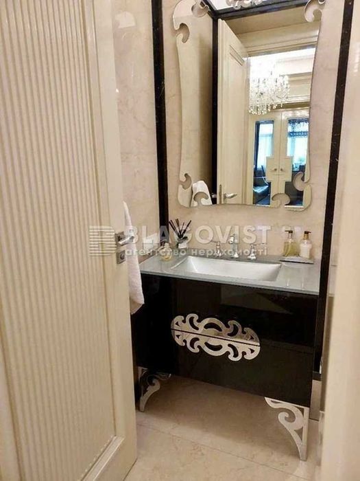 Грушевського 9-а Ціна 1 800 000 $