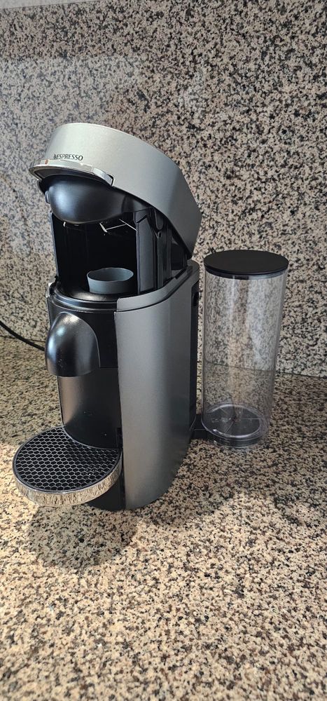 Máquina de café Nespresso VertuoPlus Deluxe