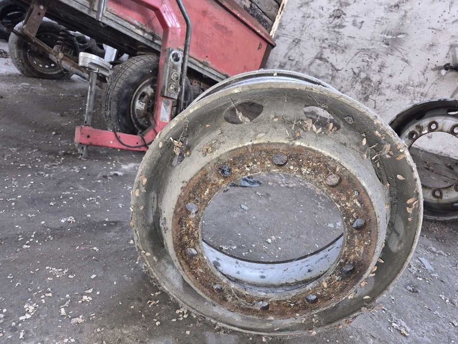 Диски вантажні  металеві 9.00*R22,5 10 отворів тягач