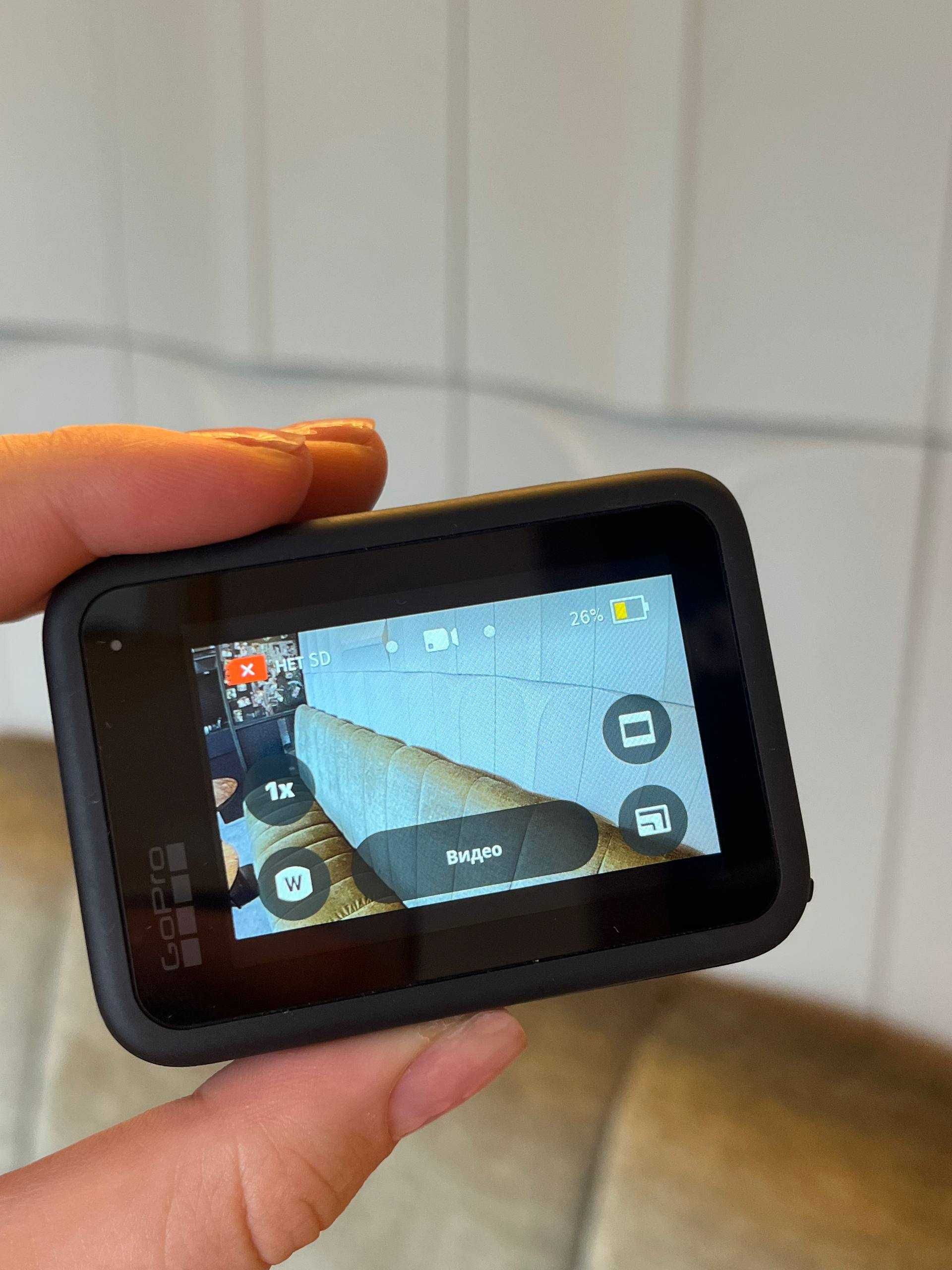 Екшн-камера GoPro Hero 13 з двома акумуляторами.
