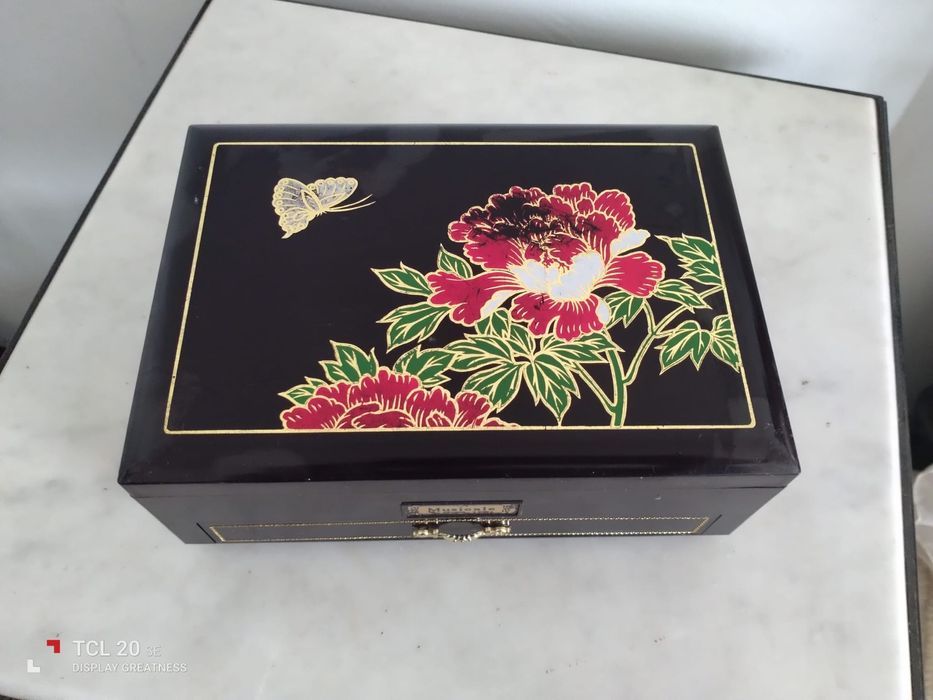 Caixa de música/ guarda jóias