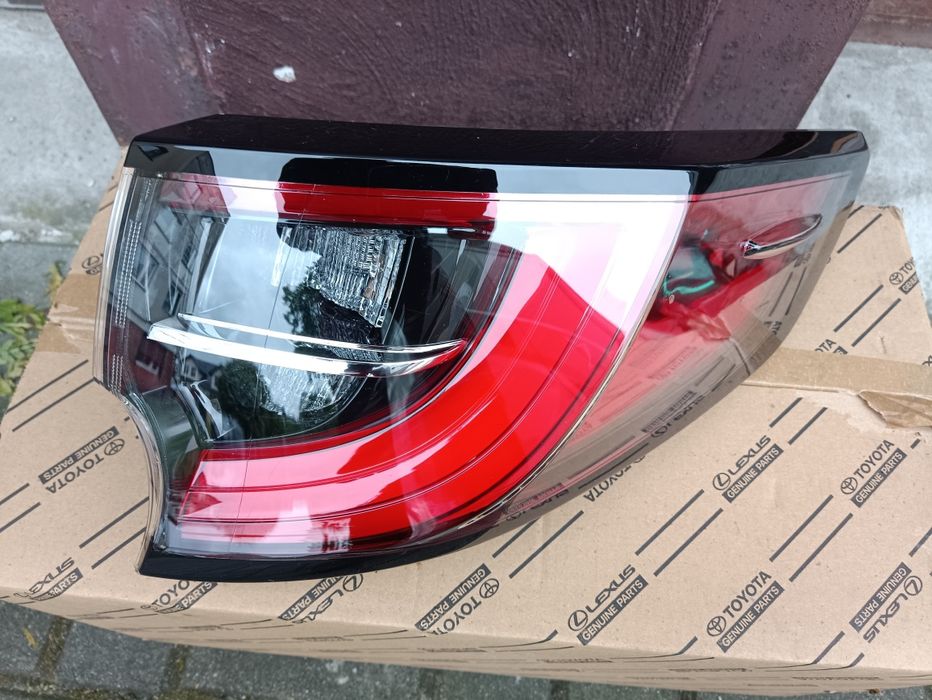 Toyota Corolla e21 kombi lampa tył tylna prawa zewnętrzna LED Nowa org
