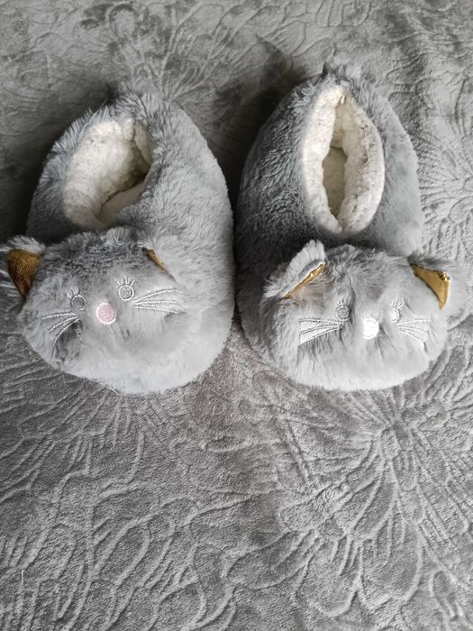 Kapcie wsuwane dziewczęce kotki Sinsay r. 27