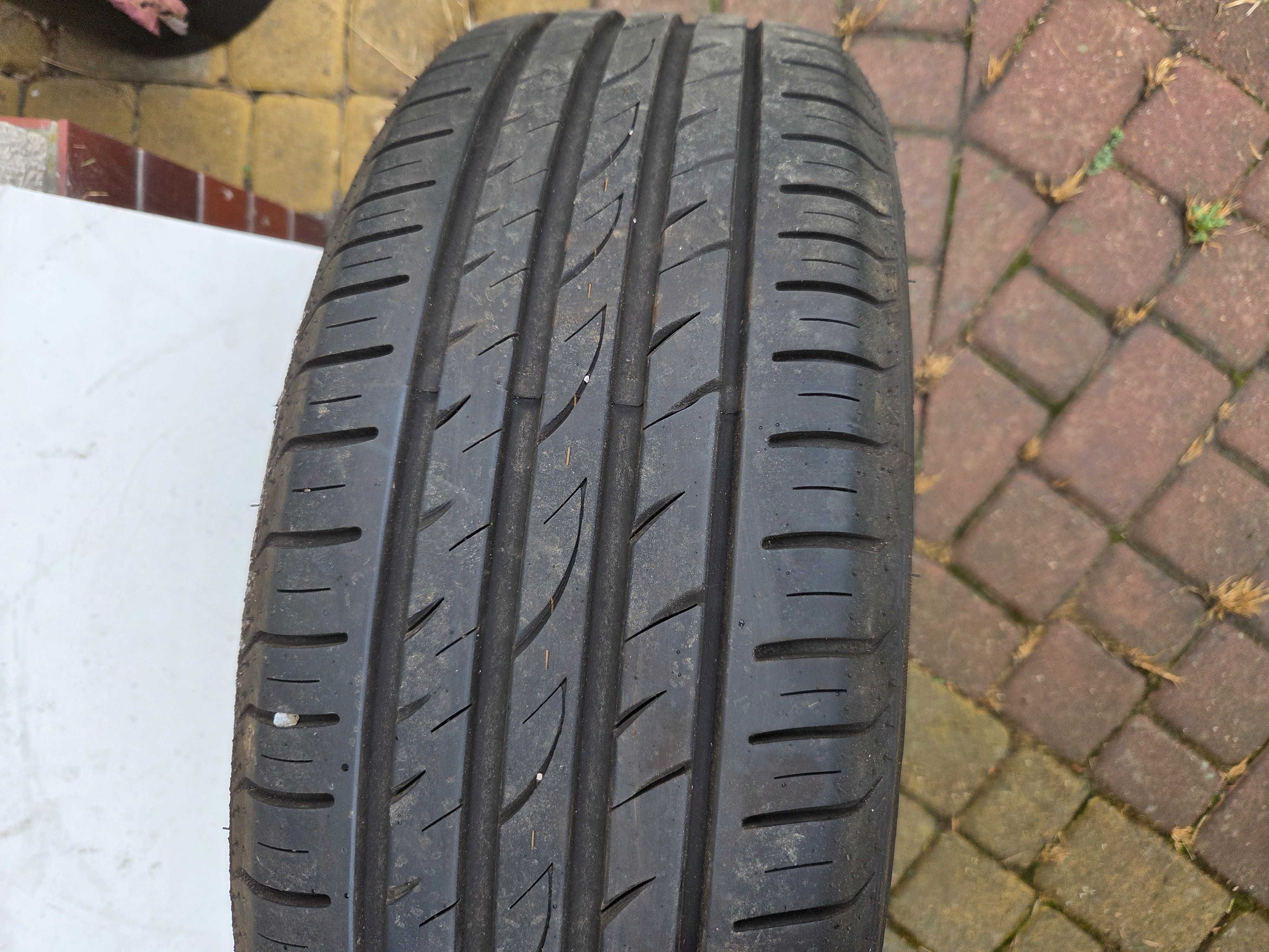 Felgi do Astry J z nowymi oponami rozmiar 215/50/R17 kołpak