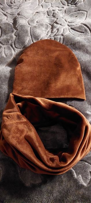 Komplet czapka plus komin