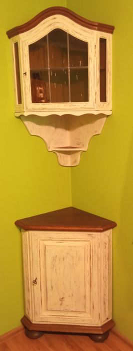 Narożna witryna, odnowiona z przecierkami