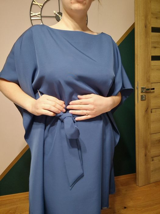 Sukienka z rękawem motyla