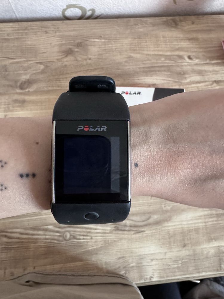 Продам смарт-годинник Polar M600
