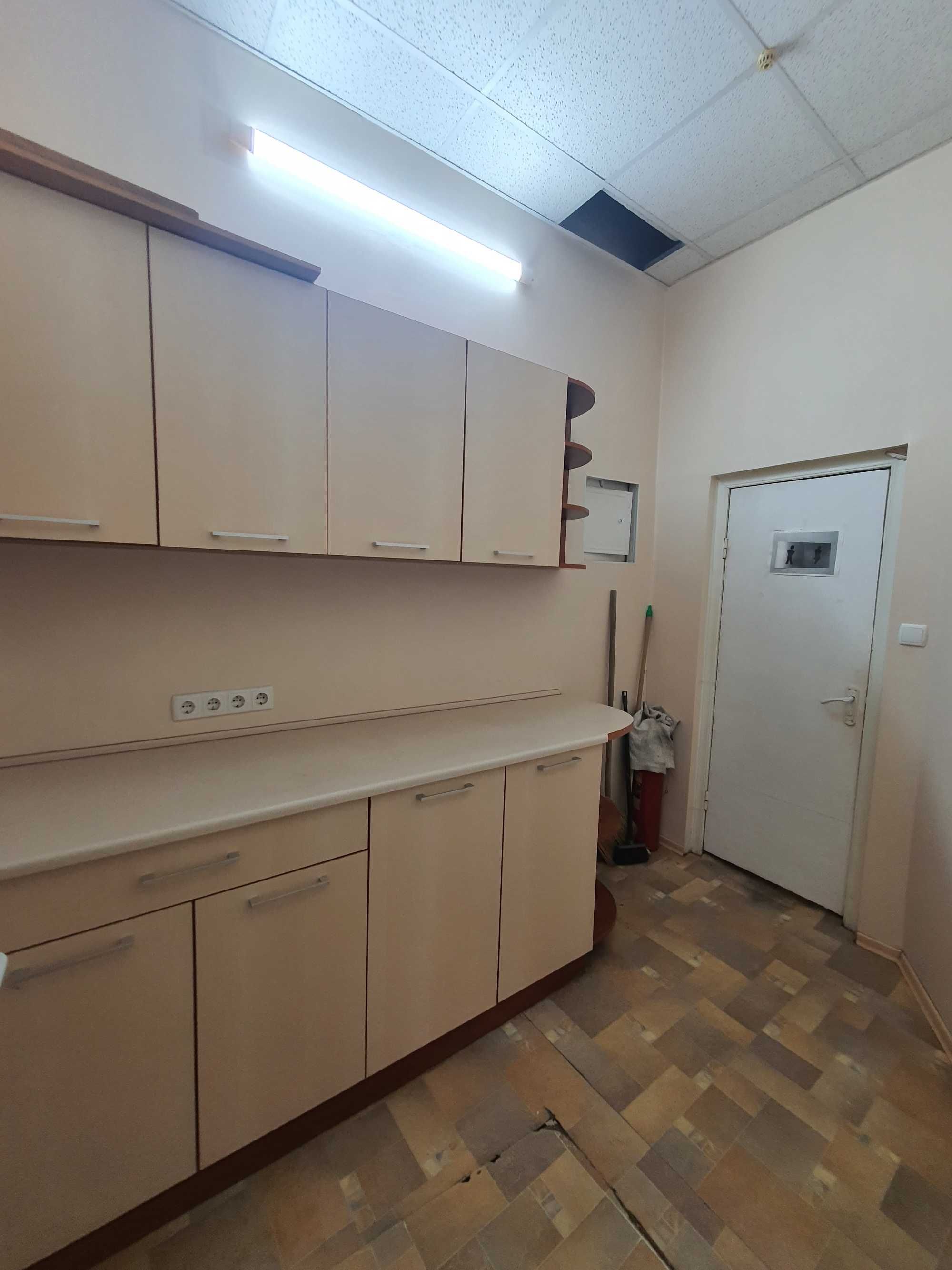 Сдам фасадный офис ул. Успенская 55 кв м