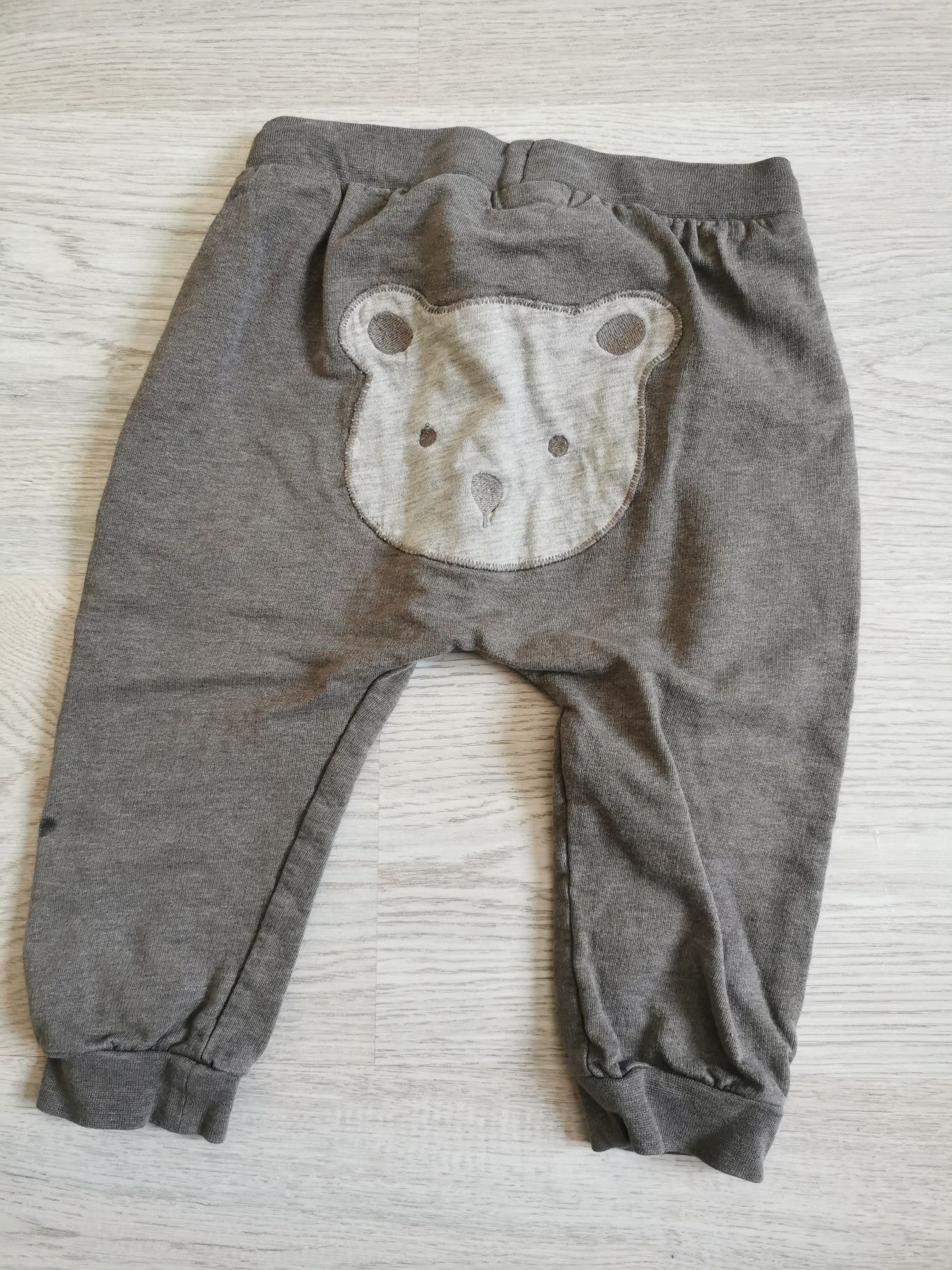 Spodnie dresowe z misiem newbie r.80