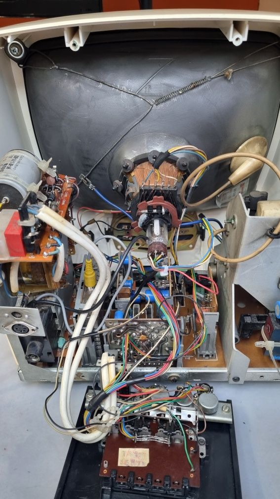 Telewizor Neptun 150 z funkcją monitora komputerowego.