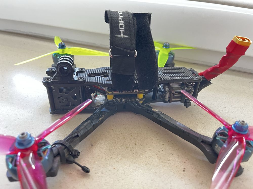 Dron FPV freestyle 5 inch cali TBS source one v5 DJI Runcam Phoenix HD
