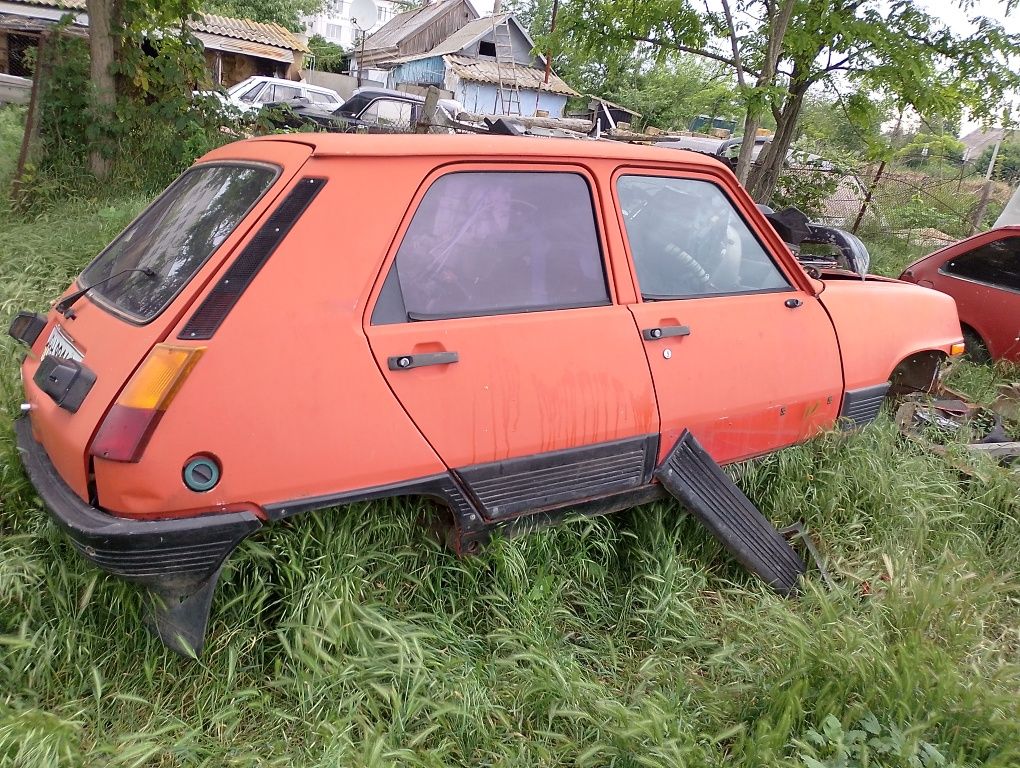 Renault        5