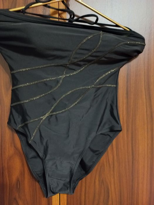 Купальники на обхват грудей 120 , 100