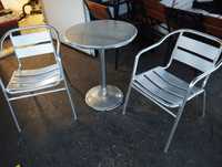 Stolik plus dwa krzesła