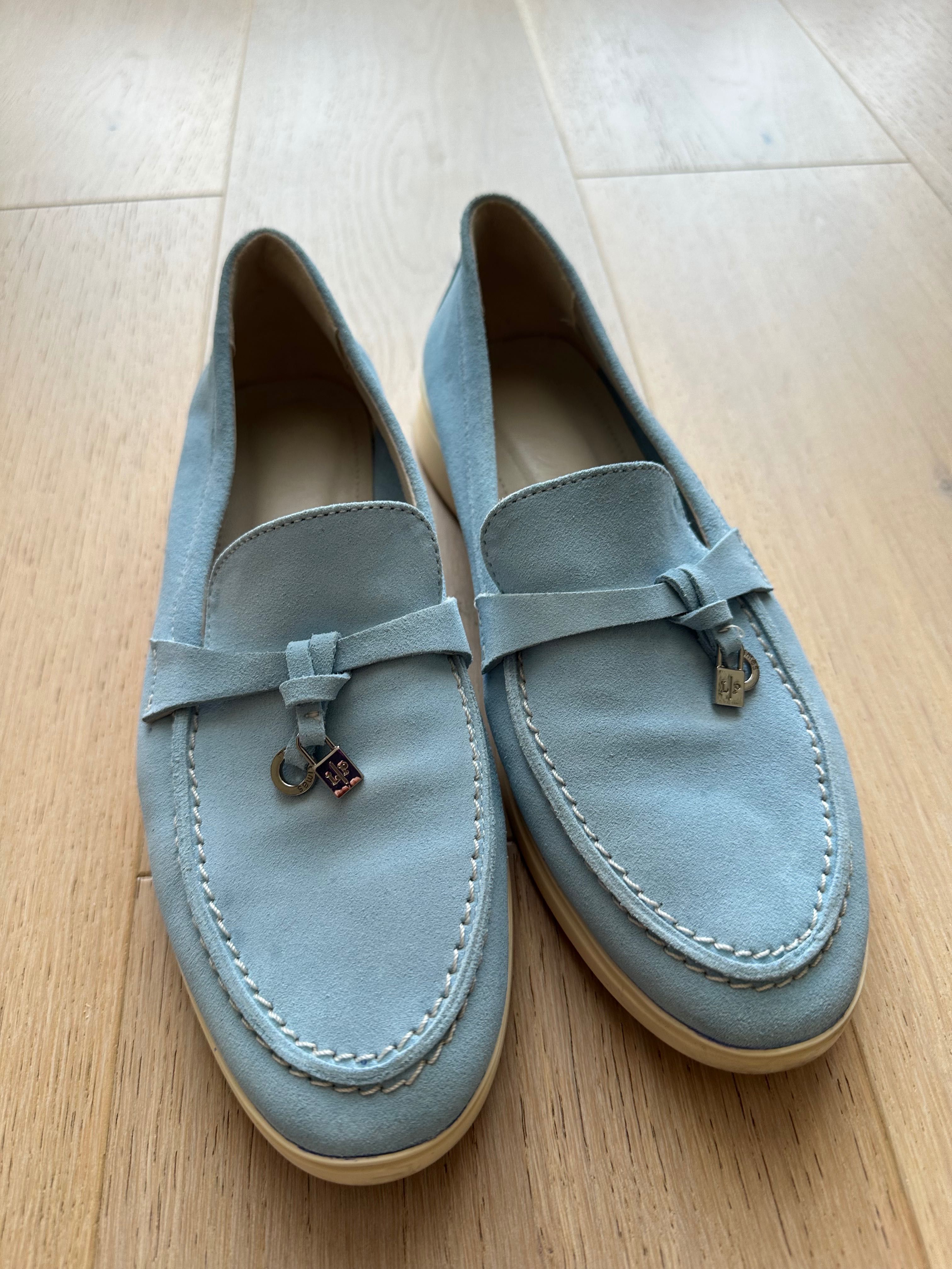 Продам лофери (колір блакитний)