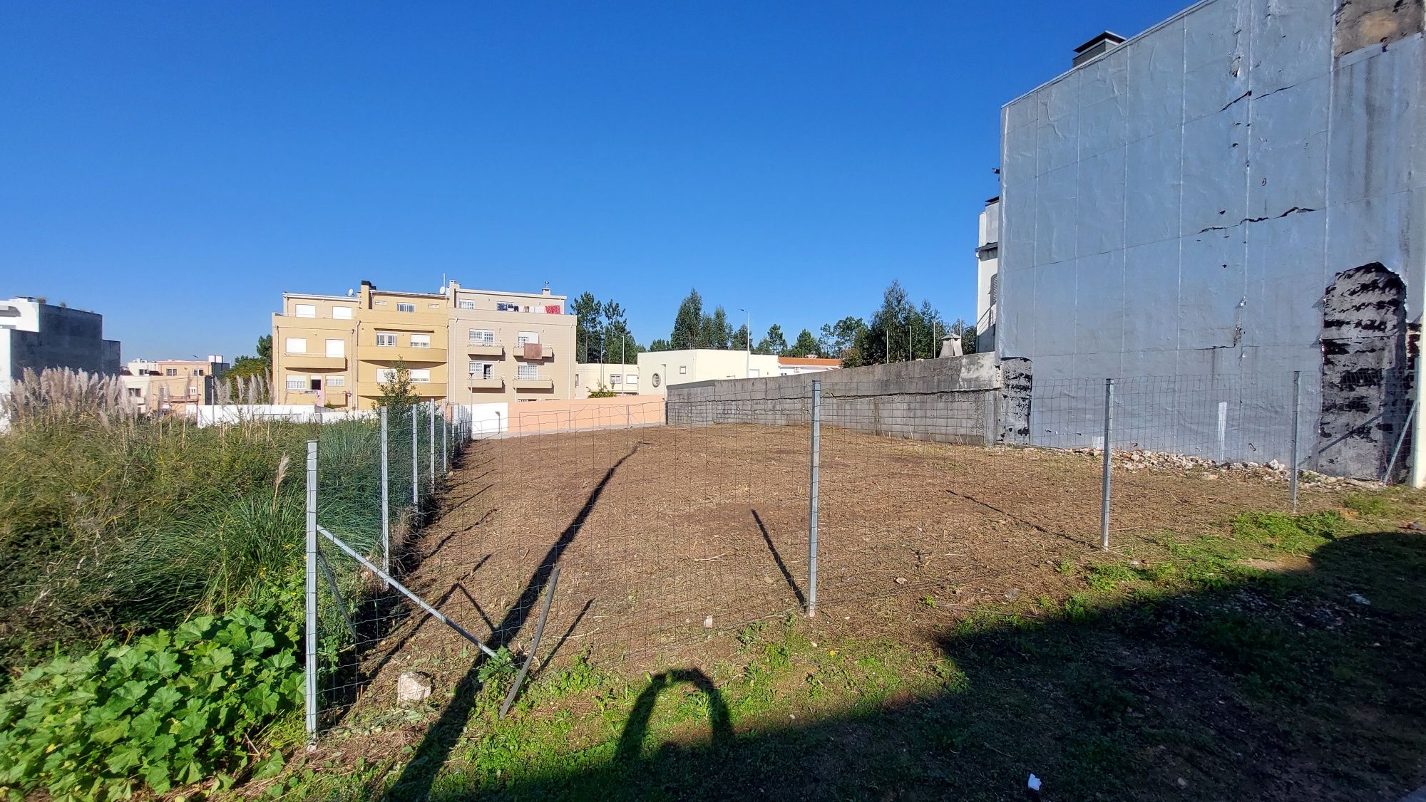 Lote de Terreno c/ saída para 2 ruas em Pedroso 388 m2 - Projeto 3 quartos