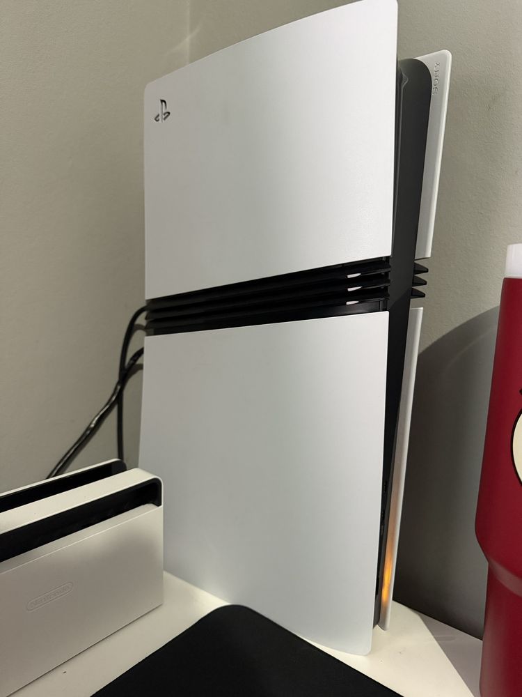 PS5 Pro com 1 comando