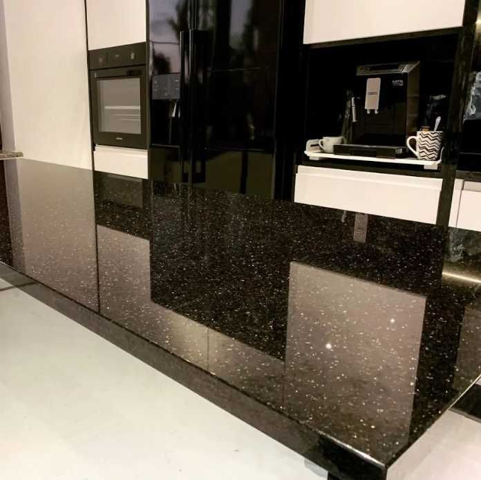 Blaty/parapety pod wymiar, granit, konglomeraty kwarcowe/granitowe