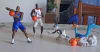 4 Figuras coleccionáveis/Michael Jordan com Bugs Bunny e Road Runner