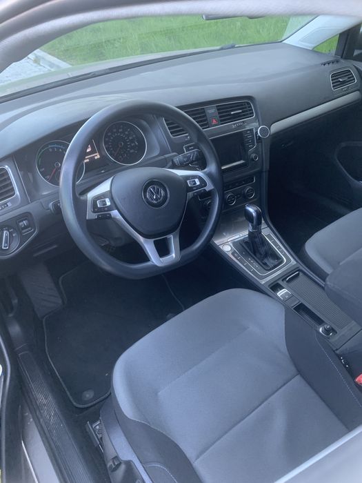 Продам Volkswagen E Golf гарний стан чудова комплектація