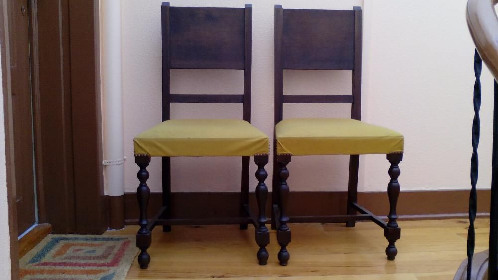 2 Cadeiras em Mogno Ebanizado