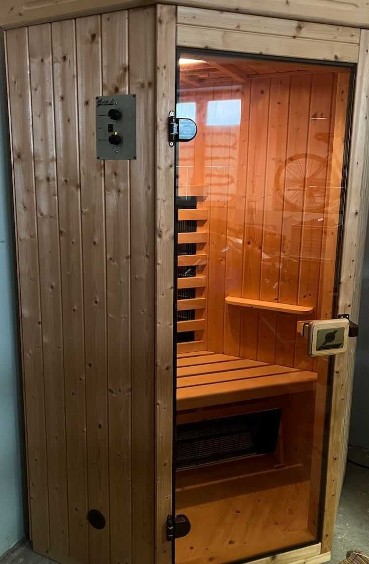 sauna WEKA narożna ławka oparcie oswietlenie KOLORY SZKLANE DRZWI