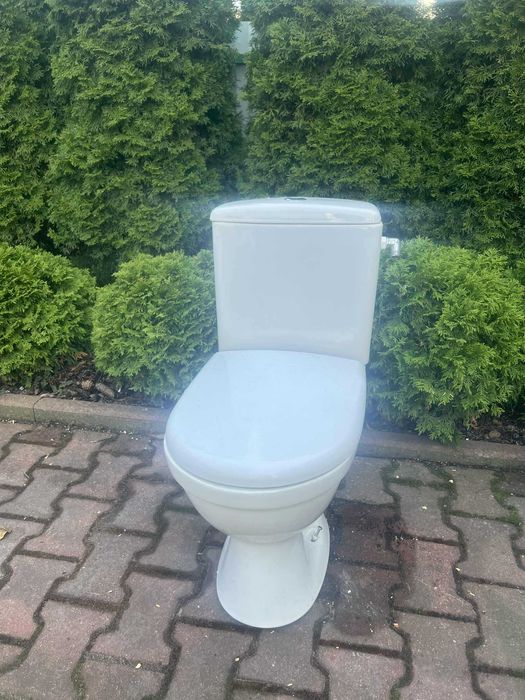 WC stojący  kompaktowy