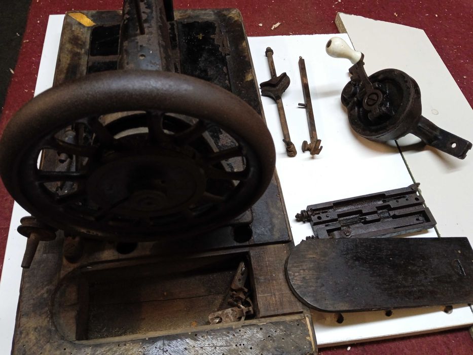 Antyk stara maszyna do szycia