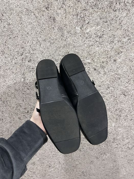 Чорні балетки з ремінцями