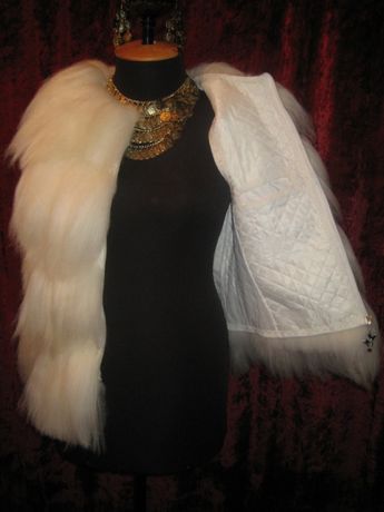 Продам белый женский жилет из натурального меха