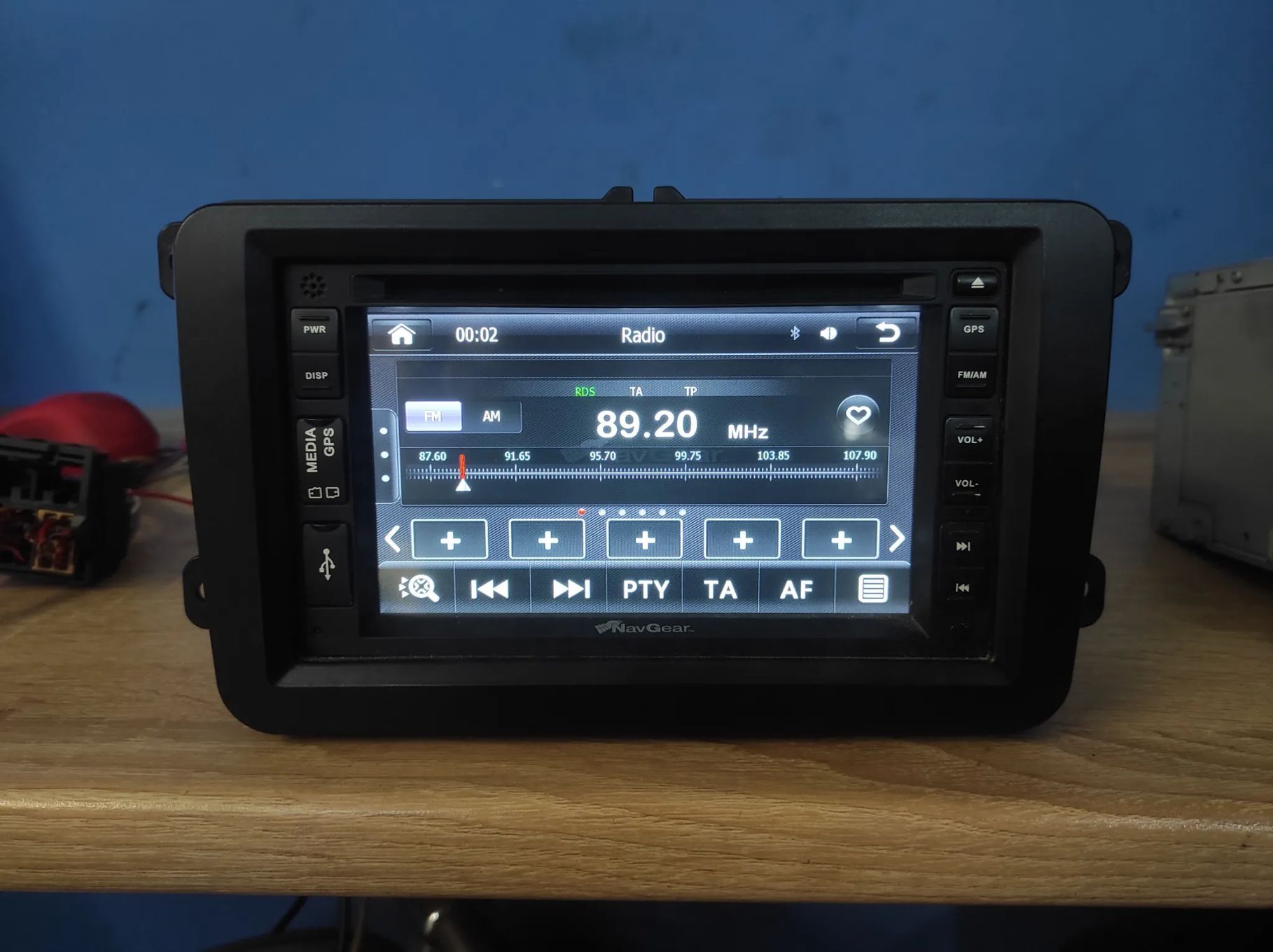 RADIO ODTWARZACZ MP3 BLUETOOTH BT NAWIGACJA 2 DIN NAVGEAR VW PASSAT B6 B7 CC SIROCCO GOLF 5 6 POLO 5 JETTA TIGUAN TOURAN CADDY EOS TRANSPORTER T5 T6 SKODA OCTAVIA 2 FABIA 2 ROOMSTER RAPID SEAT LEON 2 ALTEA TOLEDO 3 ALTEA XL AUDI A3 8P WYSYŁKA !!!!!