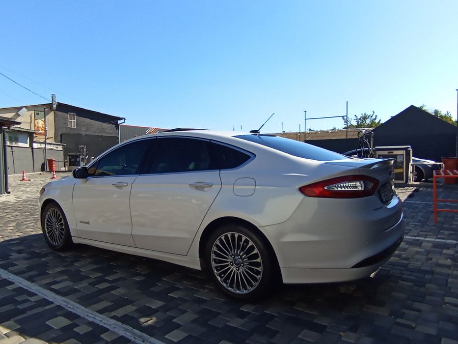 Ford fusion hybrid titanium 2015