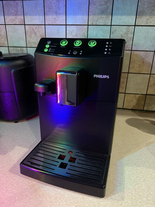 Продаю автоматичну кавомашину Philips HD8829