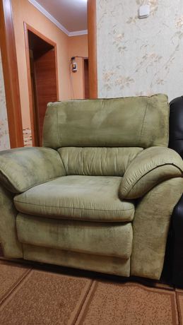 Мягкая мебель б/у ( диван и кресло).