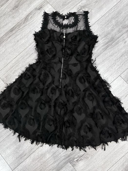 Вечірня чорна сукня