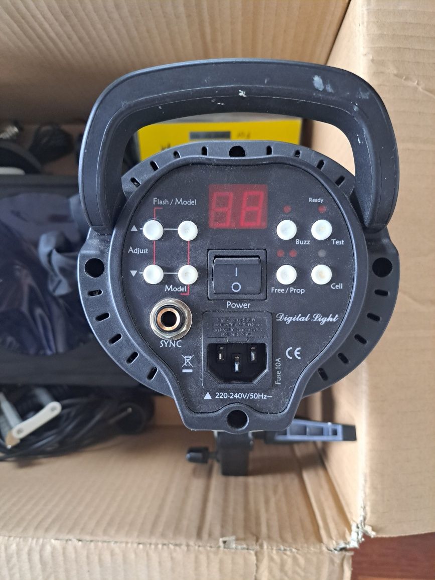 Lampy błyskowe Quantuum 300, 400, 600