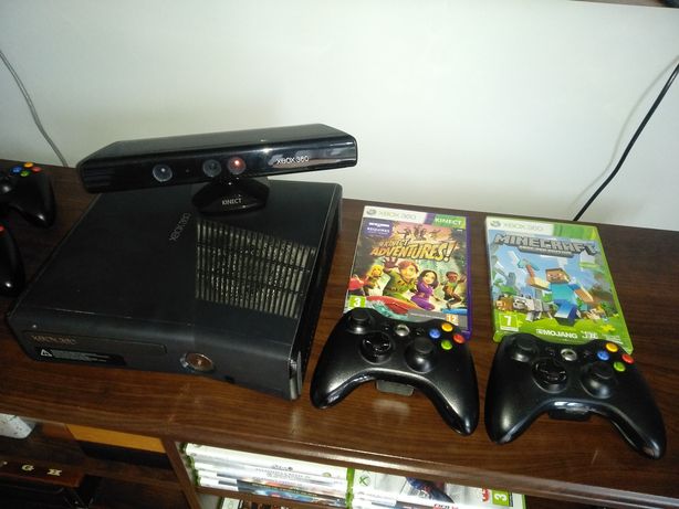 Xbox 360 + 2 pady + Kinect + 2 gry