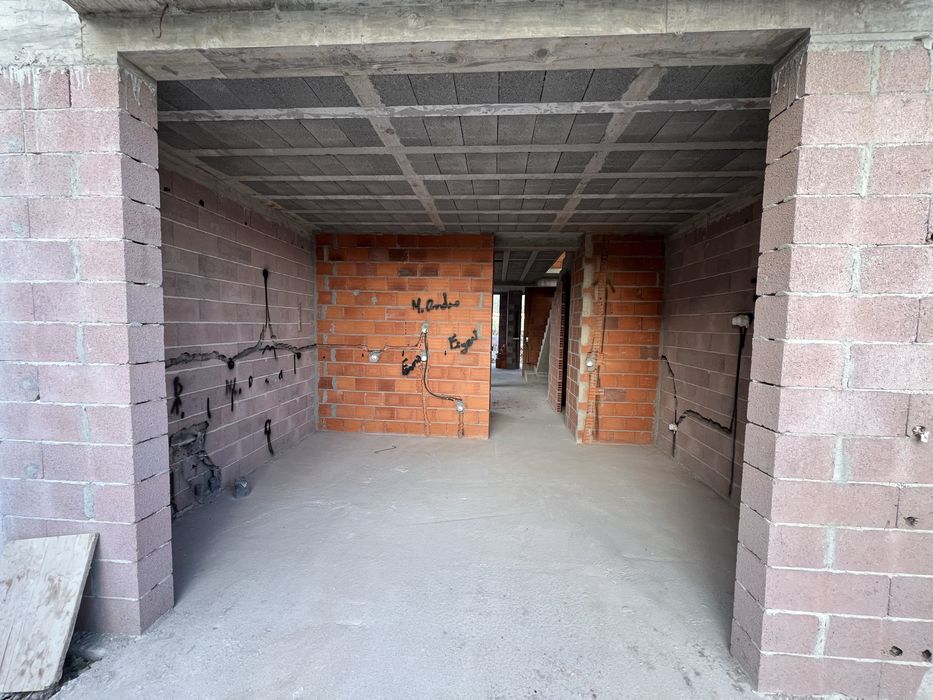 Moradia T3 em Construção – Dois Pisos, Garagem e Jardim