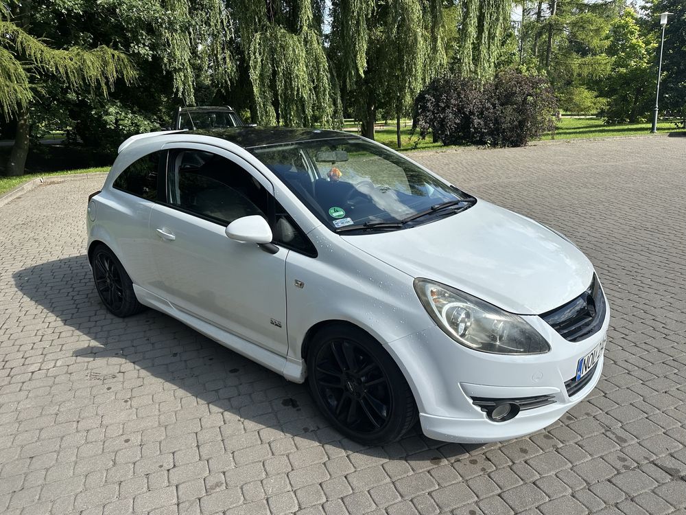 Opel Corsa D/ Pakiet OPC / 1.4 b / 2010r/Bogate Wyposażenie/ 2 Kpl.Kół